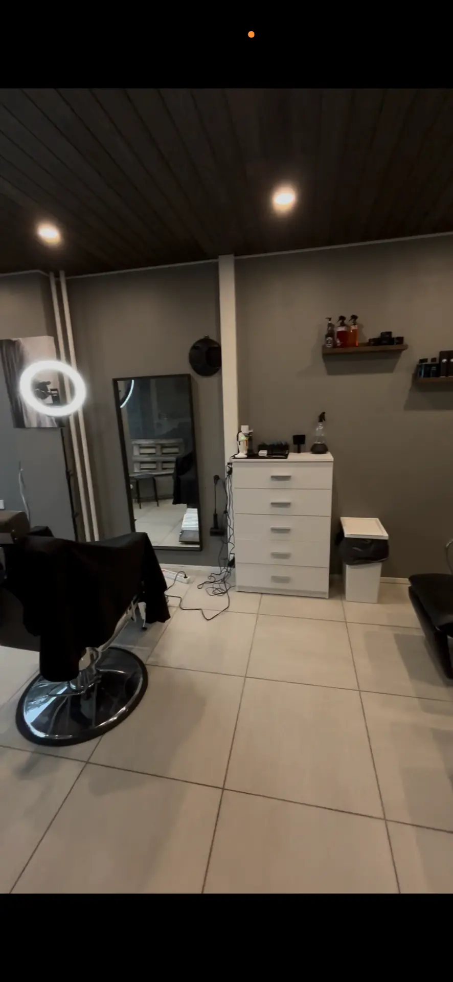 Parturituoli, peili ja rengasvalo studiossa